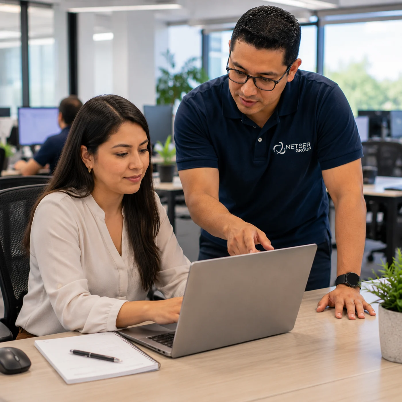 Netser field engineer providing desk-side support to an employee
